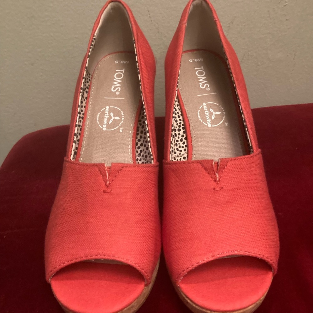 Toms Wedges size 8.5 new